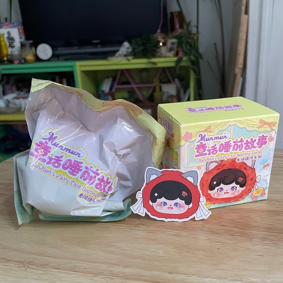 Little Red Riding Hood - MunMun’s Fairy Tale Bedtime Stories Plush Pendant - Picture 1 of 3